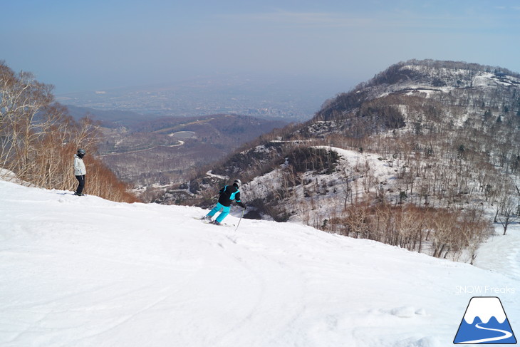 サッポロテイネ 現在積雪 215cm。山麓まで思いっきり滑れます！